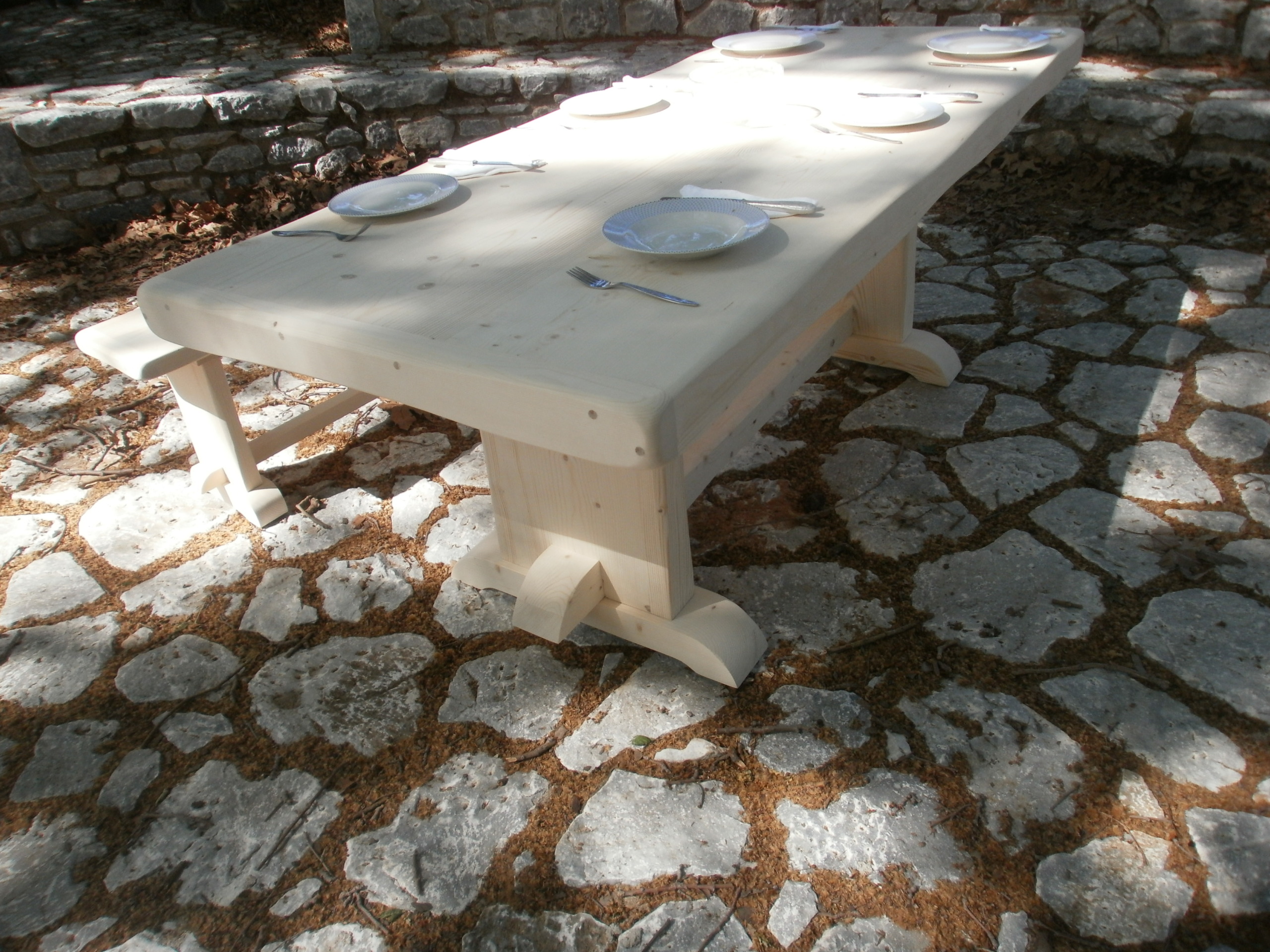 παραδοσιακά μοναστηριακά τραπέζια 12