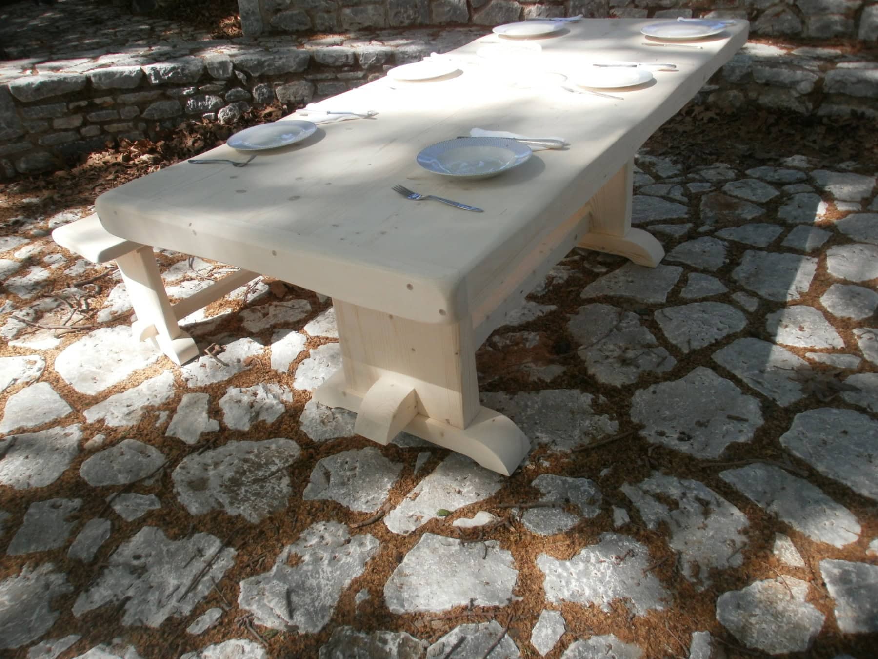 Best Sellers Παραδοσιακό Μοναστηριακό τραπέζι σε φυσικό περιβάλλον