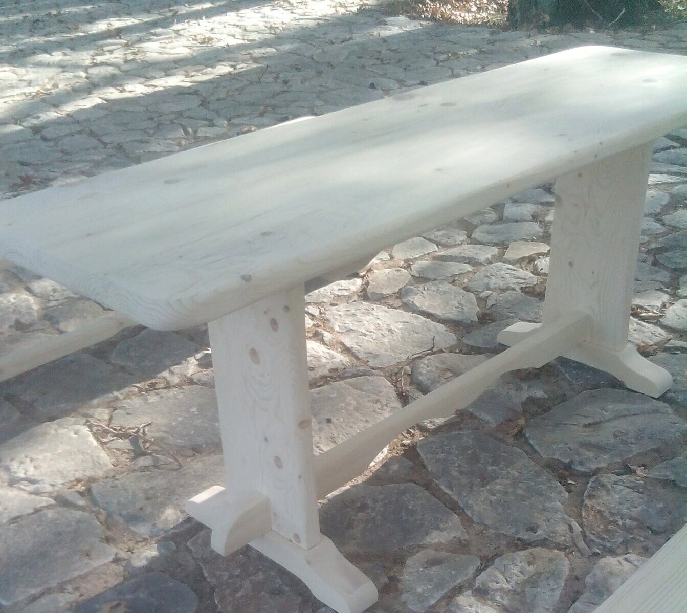 Παραδοσιακό τραπέζι μικρών διαστάσεων