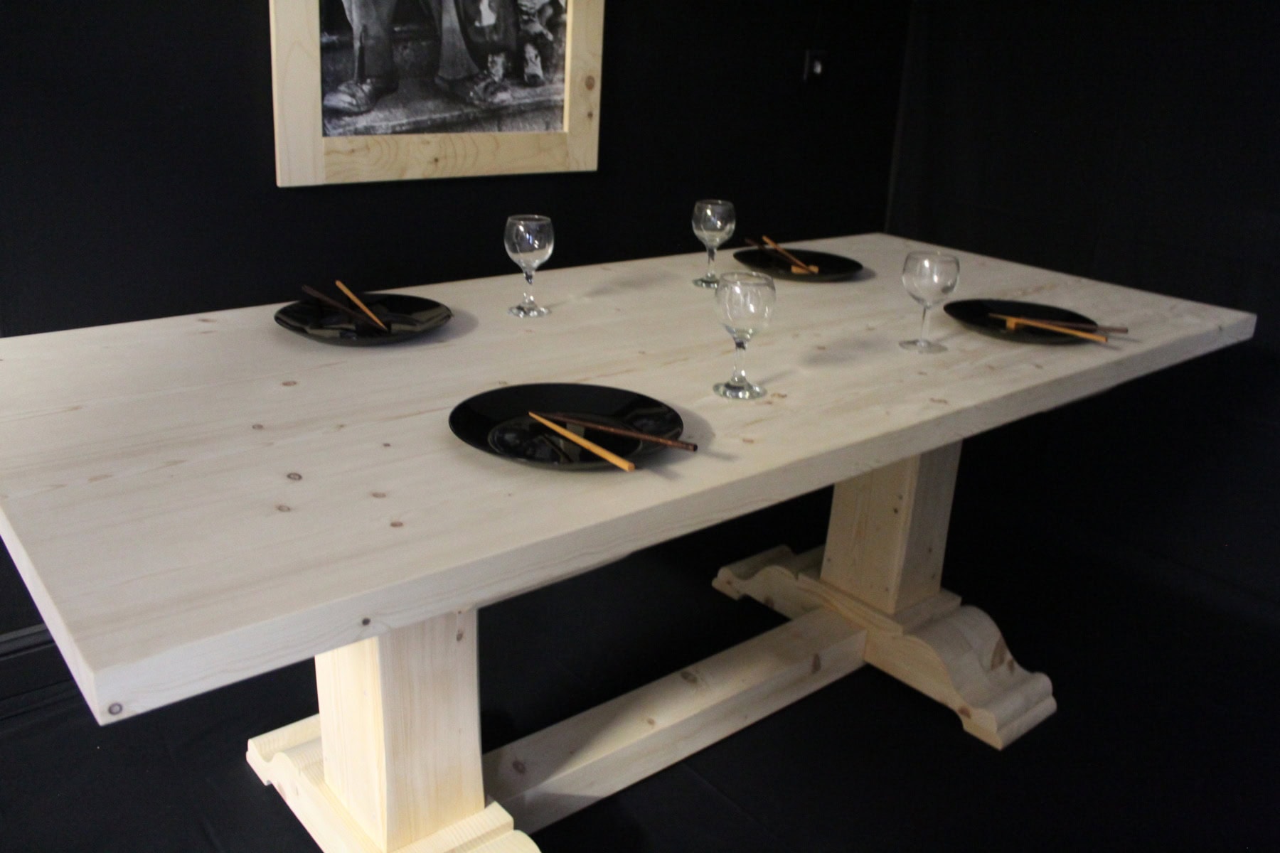 Παραδοσιακό τραπέζι «Πύλη Πελοποννήσου» με στιβαρή βάση