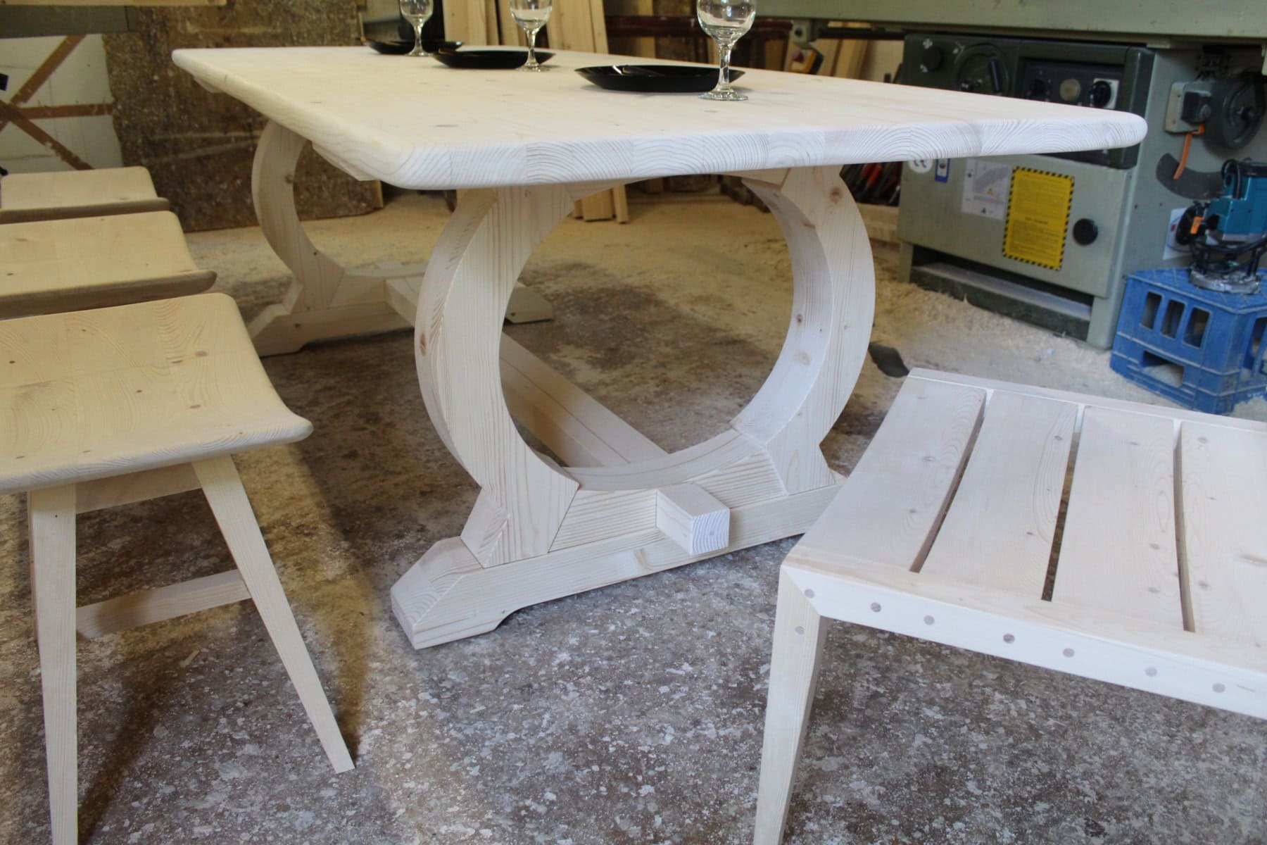 Παραδοσιακό κλασικό τραπέζι «Αρχοντικό Μονεμβασιάς»