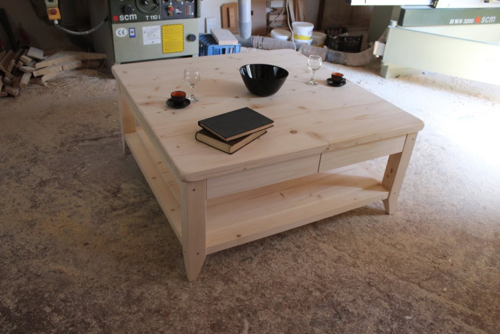 Τραπεζάκι σαλονιού «Majestic Wood» με όμορφα συρτάρια